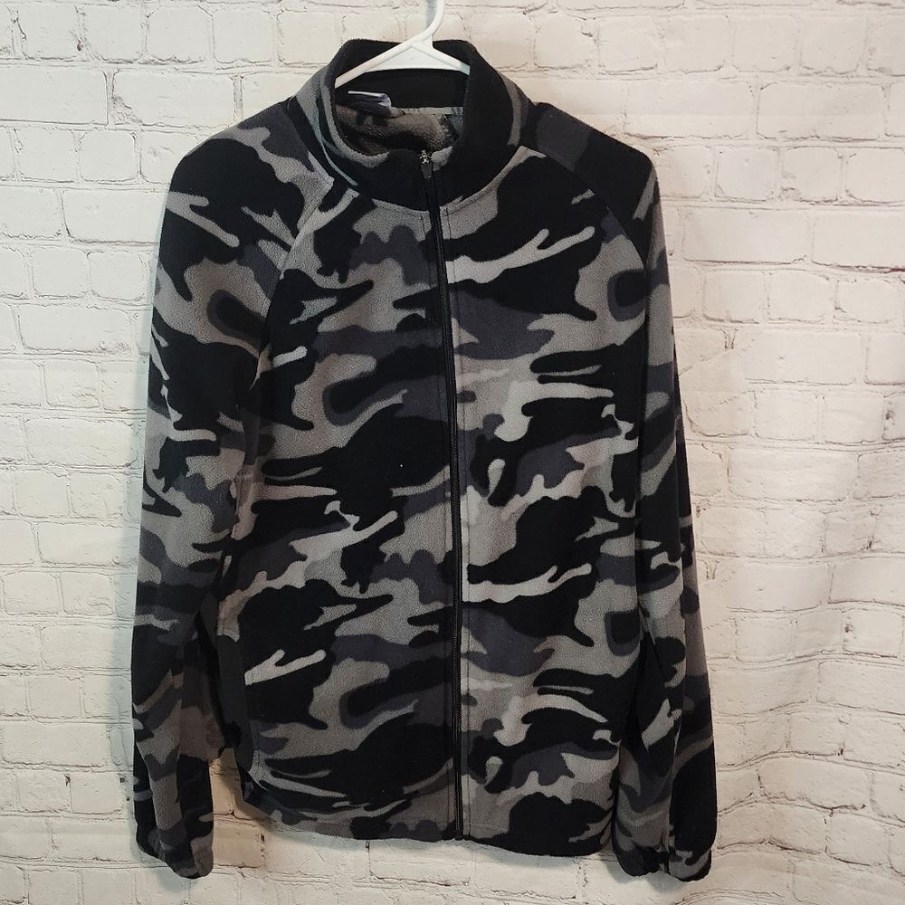 Men's Starter camo zip-up fleece sweater, size Large